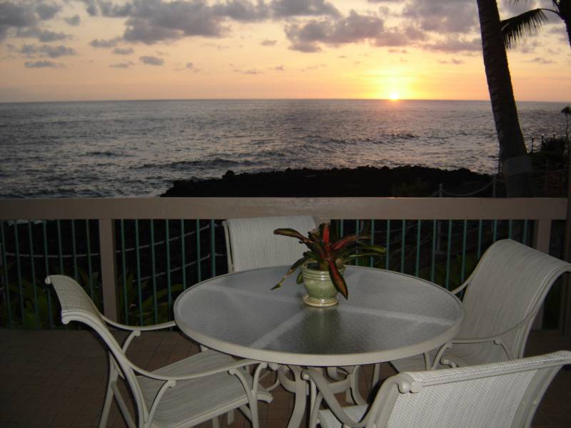 Sunset - Hawaii Beachfront Vacation Renta